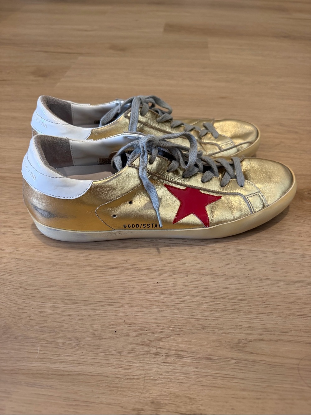 Golden Goose Metallic Gold Star Sneakers with Red and Blue Accents - Picture 3 of 6